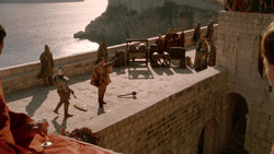 extant_GameOfThrones_2x01-TheNorthRemembers_0092