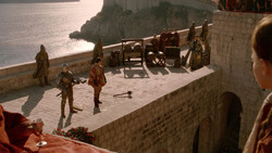 extant_GameOfThrones_2x01-TheNorthRemembers_0104
