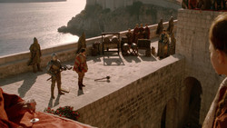 extant_GameOfThrones_2x01-TheNorthRemembers_0105