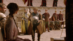 extant_GameOfThrones_2x01-TheNorthRemembers_0124