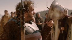 extant_GameOfThrones_2x01-TheNorthRemembers_0129