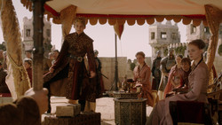 extant_GameOfThrones_2x01-TheNorthRemembers_0149