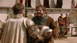 extant_GameOfThrones_2x01-TheNorthRemembers_0189