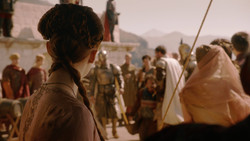 extant_GameOfThrones_2x01-TheNorthRemembers_0201