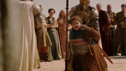 extant_GameOfThrones_2x01-TheNorthRemembers_0204