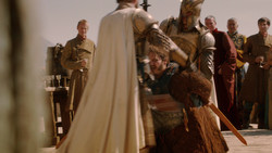 extant_GameOfThrones_2x01-TheNorthRemembers_0205