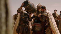 extant_GameOfThrones_2x01-TheNorthRemembers_0216