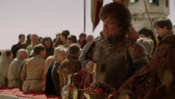 extant_GameOfThrones_2x01-TheNorthRemembers_0390