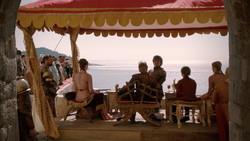 extant_GameOfThrones_2x01-TheNorthRemembers_0396