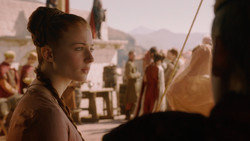 extant_GameOfThrones_2x01-TheNorthRemembers_0432