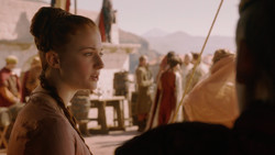 extant_GameOfThrones_2x01-TheNorthRemembers_0434