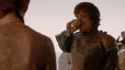 extant_GameOfThrones_2x01-TheNorthRemembers_0456