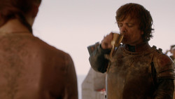 extant_GameOfThrones_2x01-TheNorthRemembers_0458