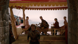 extant_GameOfThrones_2x01-TheNorthRemembers_0471