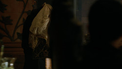 extant_GameOfThrones_2x01-TheNorthRemembers_0486