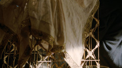 extant_GameOfThrones_2x01-TheNorthRemembers_0495