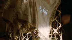 extant_GameOfThrones_2x01-TheNorthRemembers_0497