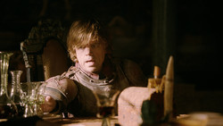 extant_GameOfThrones_2x01-TheNorthRemembers_0638