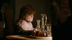 extant_GameOfThrones_2x01-TheNorthRemembers_0657