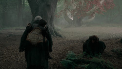 extant_GameOfThrones_2x01-TheNorthRemembers_1220