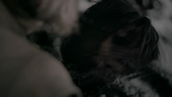 extant_GameOfThrones_2x01-TheNorthRemembers_1349
