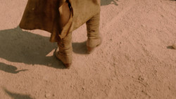 extant_GameOfThrones_2x01-TheNorthRemembers_1392