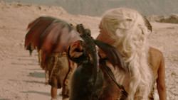 extant_GameOfThrones_2x01-TheNorthRemembers_1415