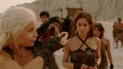 extant_GameOfThrones_2x01-TheNorthRemembers_1421