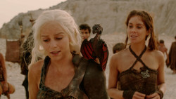 extant_GameOfThrones_2x01-TheNorthRemembers_1430