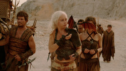extant_GameOfThrones_2x01-TheNorthRemembers_1455
