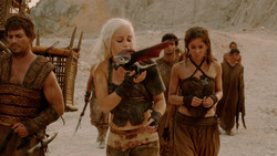 extant_GameOfThrones_2x01-TheNorthRemembers_1457