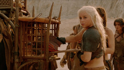 extant_GameOfThrones_2x01-TheNorthRemembers_1480