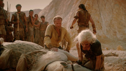 extant_GameOfThrones_2x01-TheNorthRemembers_1497