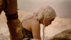 extant_GameOfThrones_2x01-TheNorthRemembers_1512