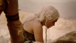 extant_GameOfThrones_2x01-TheNorthRemembers_1514