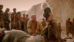 extant_GameOfThrones_2x01-TheNorthRemembers_1625