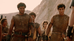 extant_GameOfThrones_2x01-TheNorthRemembers_1635