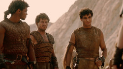 extant_GameOfThrones_2x01-TheNorthRemembers_1637