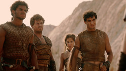 extant_GameOfThrones_2x01-TheNorthRemembers_1640