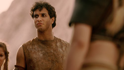 extant_GameOfThrones_2x01-TheNorthRemembers_1650