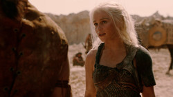 extant_GameOfThrones_2x01-TheNorthRemembers_1703