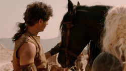 extant_GameOfThrones_2x01-TheNorthRemembers_1709