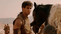 extant_GameOfThrones_2x01-TheNorthRemembers_1711