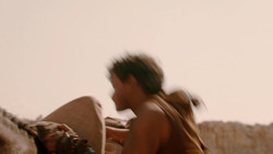 extant_GameOfThrones_2x01-TheNorthRemembers_1750