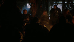 extant_GameOfThrones_2x01-TheNorthRemembers_2001