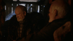 extant_GameOfThrones_2x01-TheNorthRemembers_2013