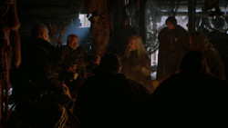 extant_GameOfThrones_2x01-TheNorthRemembers_2055