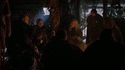 extant_GameOfThrones_2x01-TheNorthRemembers_2058