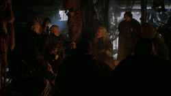 extant_GameOfThrones_2x01-TheNorthRemembers_2070