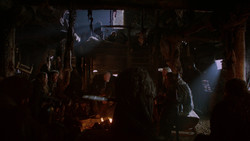 extant_GameOfThrones_2x01-TheNorthRemembers_2105